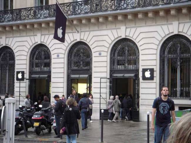 Ένοπλοι λήστεψαν κατάστημα της Apple Inc στο Παρίσι