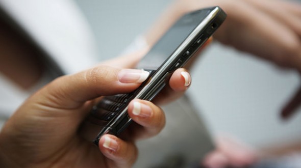 Τραπεζικές συναλλαγές με SMS από του χρόνου στη Βρετανία
