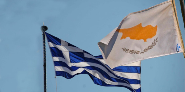 Χτυπά την Ελλάδα το ωστικό κύμα από την βόμβα των καταθέσεων