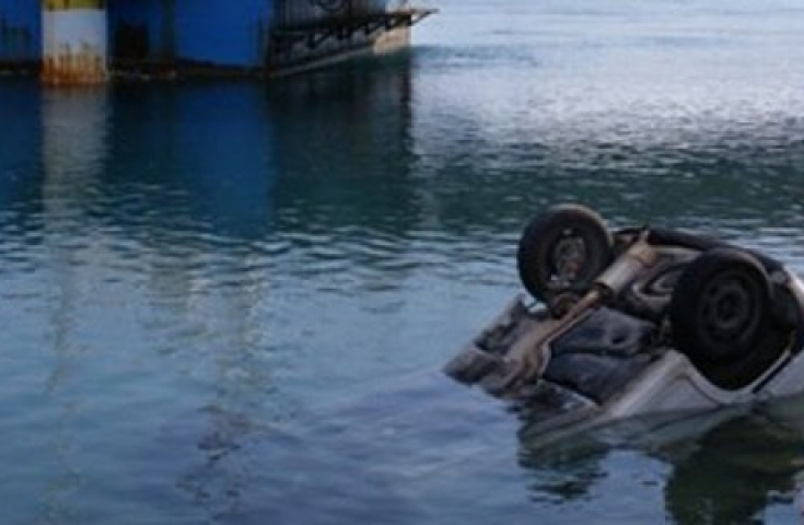 Ένας νεκρός από πτώση οχήματος στο λιμάνι της Πάτρας