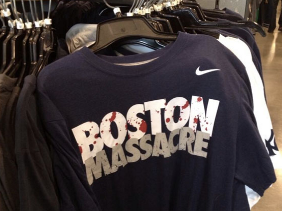 Η Νike απέσυρε μπλουζάκια που έγραφαν «η σφαγή της Βοστόνης»