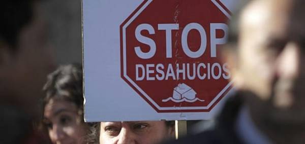 Χιλιάδες Ισπανοί χάνουν τα σπίτια τους