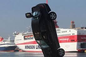 Ηράκλειο: Βούτηξε με το αυτοκίνητο στο λιμάνι