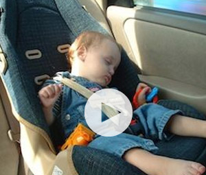 Σοκαριστικό βίντεο δείχνει τι παθαίνει ένα παιδί κλεισμένο σε αυτοκίνητο