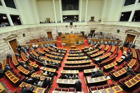 Βουλή: Έντονη αντιπαράθεση για το νέο λύκειο