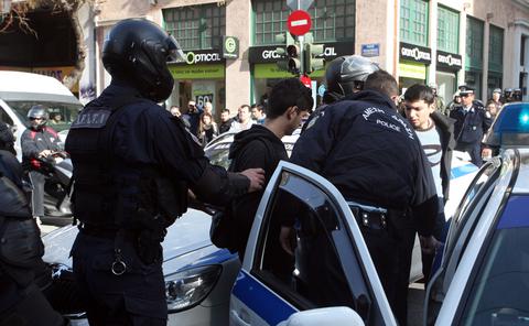 Μία σύλληψη για τη διαμαρτυρία Νεολαίας ΣΥΡΙΖΑ και ΑΡΕΝ