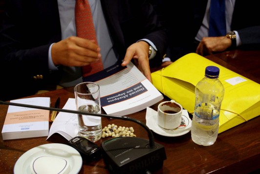 Η Βουλή πλήρωσε 10.000 ευρώ για καφέδες και νερά