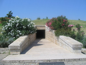 «Ο τάφος της Βεργίνας ανήκει στο βασιλιά Φίλιππο» (Photos)