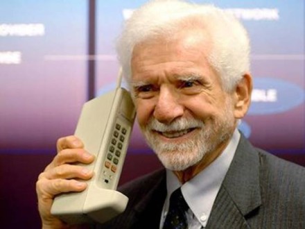 Γεια σου Τζο σου μιλάω από ένα αληθινό κινητό τηλέφωνο»