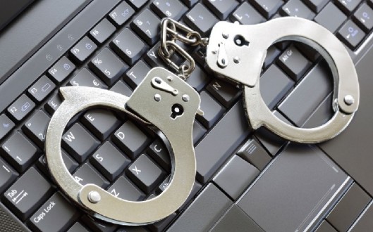 Στον εισαγγελέα 21χρονος για εκβιασμό μέσω διαδικτύου