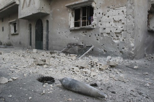 Σφοδρές μάχες και βομβαρδισμοί σε όλη τη Συρία