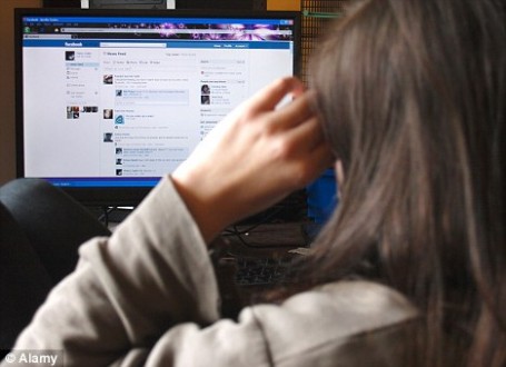 Εκβίαζε 15χρονη μέσω Facebook με γυμνές φωτογραφίες