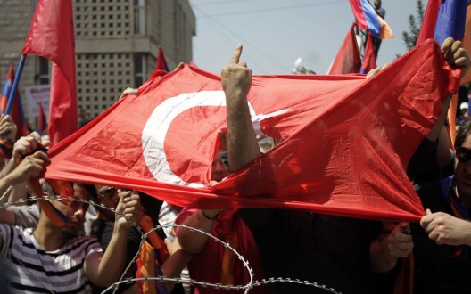 Σε «επιφυλακή» οι τουρκικές διπλωματικές αποστολές στην Ευρώπη