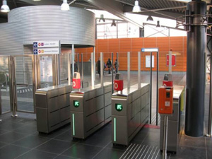 Τρεις «μνηστήρες» για το «ηλεκτρονικό εισιτήριο» στο Μετρό