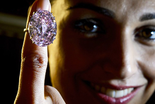 Ροζ αστέρι, το διαμάντι αξίας 60 εκατ. δολαρίων