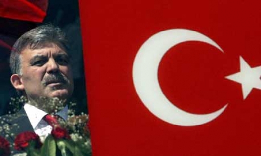 Τα σκάνδαλα φέρνουν ανασχηματισμό στην Τουρκία