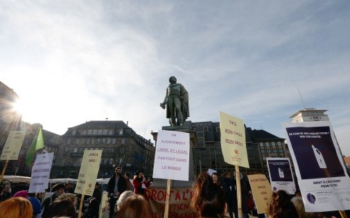 Ογκώδης διαδήλωση κατά των αμβλώσεων στο Παρίσι