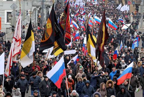 Χιλιάδες Ρώσοι διαδήλωσαν για την «κατοχή» της Κριμαίας
